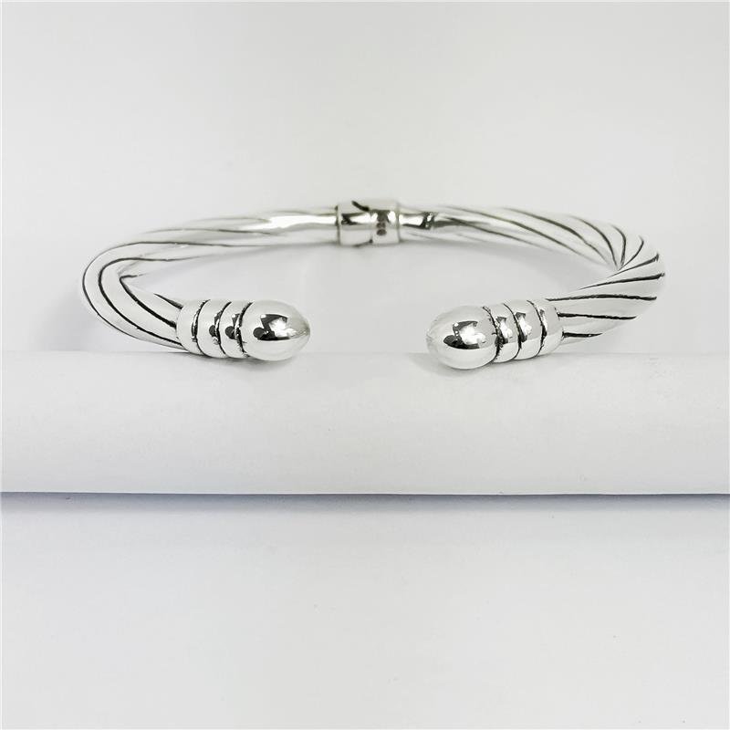 BRACELETE LISO ELETROFORMAÇÃO RISCOS DIAGONAIS ABERTO 6MM